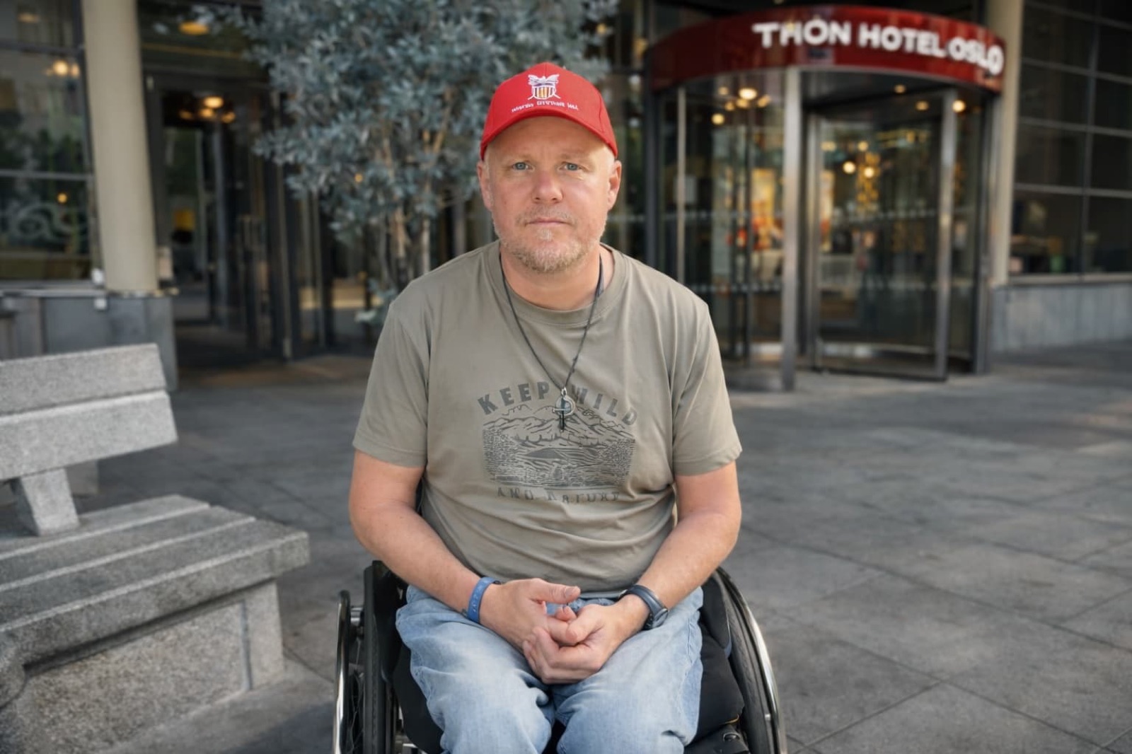 Thomas foran Thon Hotel Oslo